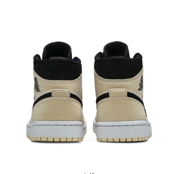 Air Jordan 1 Mid Barely Orange - Picture 4 of 10